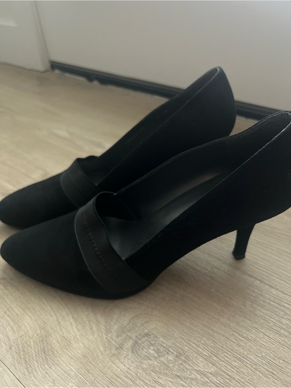 Vintage Stuart Weitzman kitten heels